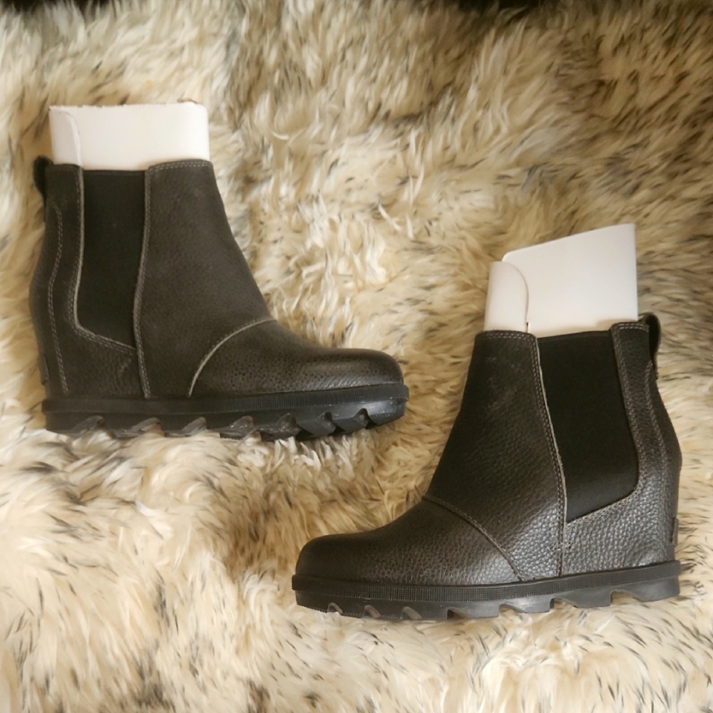 Sorel Black Chelsea Boots Ankle-Height Elastic Panels